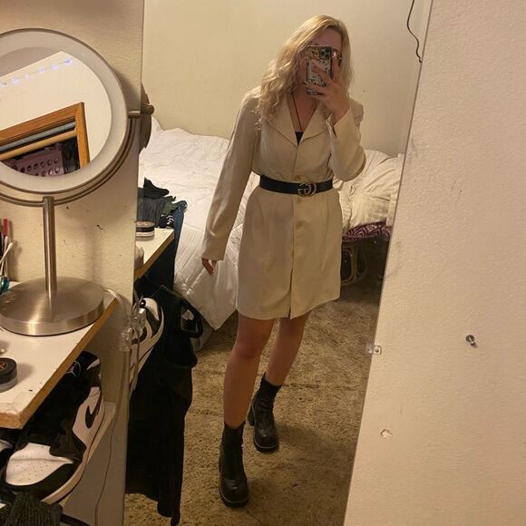 Cream/white button down blazer/dress - Picture 1 of 6